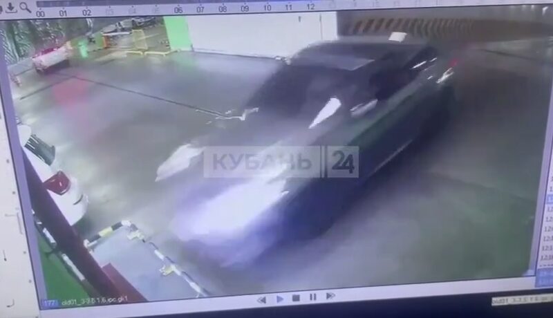 Водитель упавшей с ТРЦ «Галерея» в Краснодаре машины не пытался тормозить