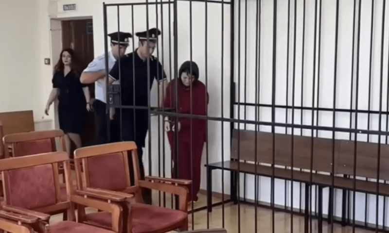 Суд оставил под стражей подозреваемую в истязании дочери жительницу Адыгеи