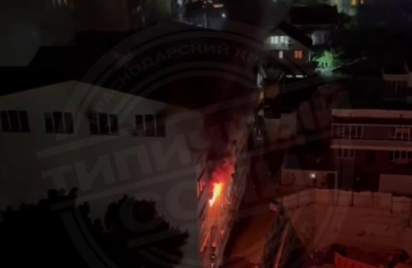Более 10 человек спасли и еще 6 эвакуировали из горящей многоэтажки в Сочи