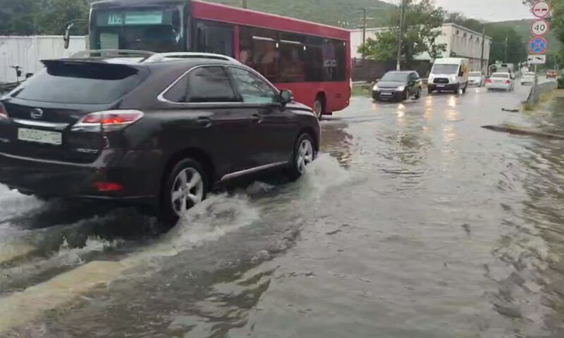 Улицы Анапы подтопило после сильного ливня