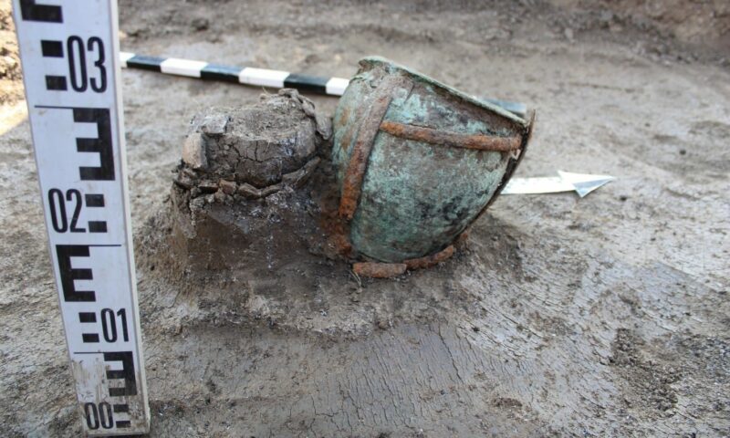 Два древних кургана с вещами из бронзового века обнаружили в Краснодарском крае