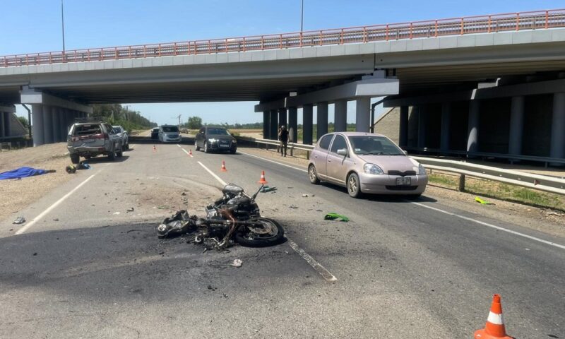 Мотоциклист погиб, врезавшись в попутную машину на трассе в Динском районе