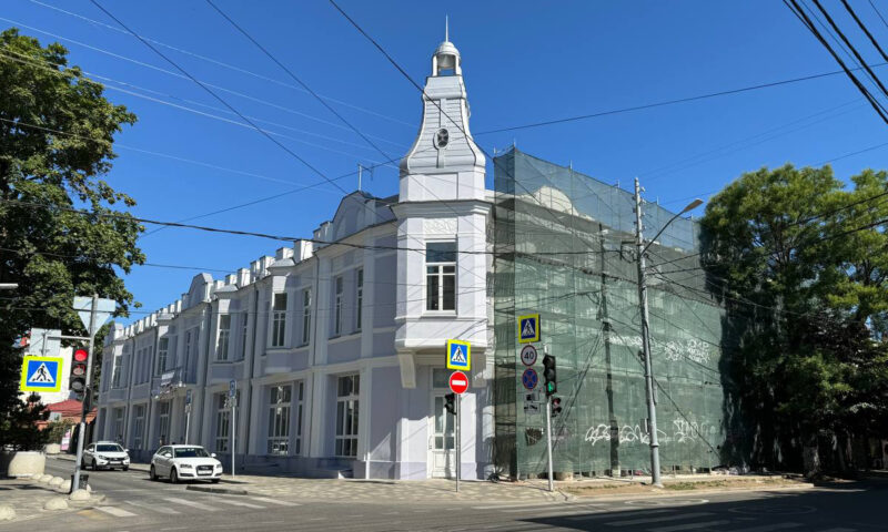 Реконструкцию фасада Центра «Содружество» в Краснодаре завершат к 1 сентября