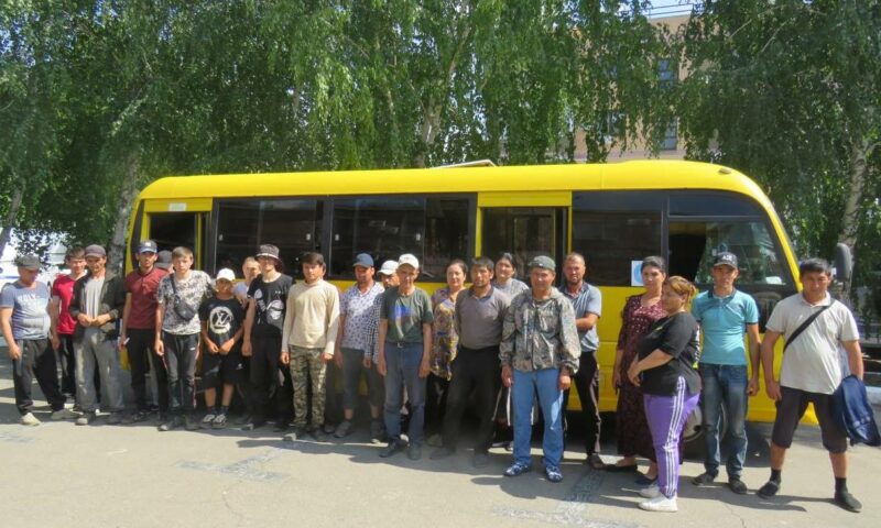 Автобус с большой группой нелегальных мигрантов задержали в Усть-Лабинске