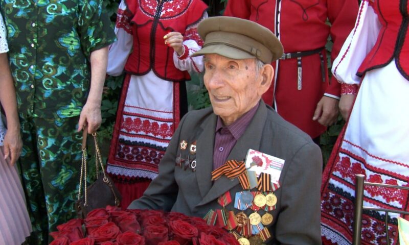 В Анапе ветеран трех войн Федор Гареев отметил 105-летие
