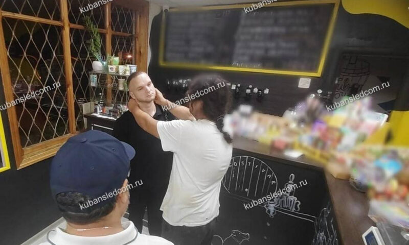 В Анапе турист ударил ножом в шею покупателя магазина из-за замечания