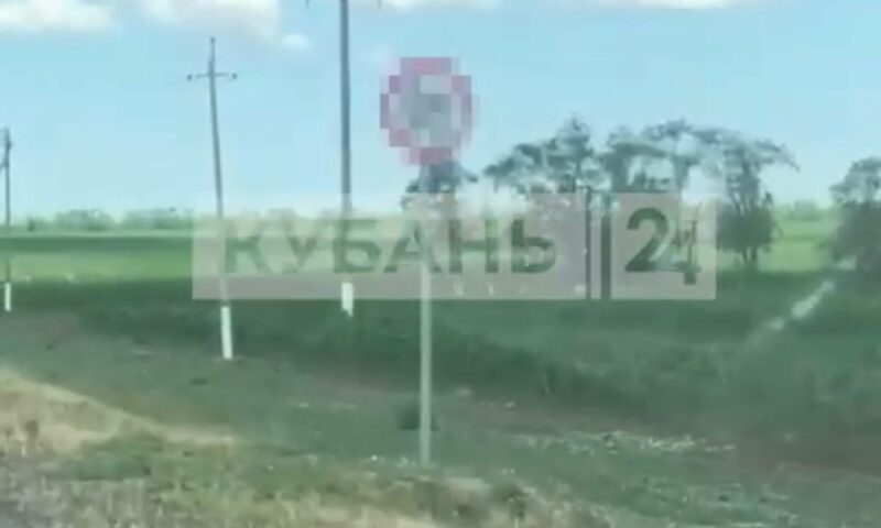 Вандалы нарисовали нацистские символы на дорожных знаках в Щербиновском районе