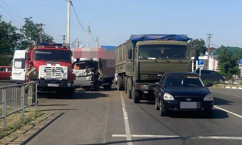 Водитель из Краснодара погиб в ДТП с КамАЗом в Адыгее