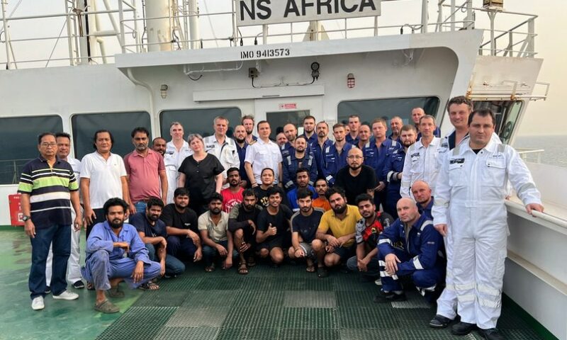 Моряки из Новороссийска спасли экипаж тонущего в Аденском заливе танкера