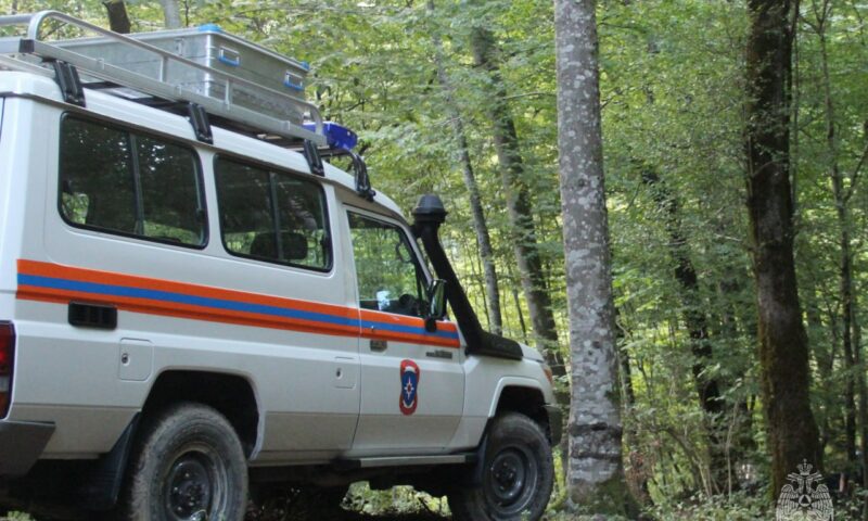 Спасатели ищут заблудившегося в горах Сочи туриста