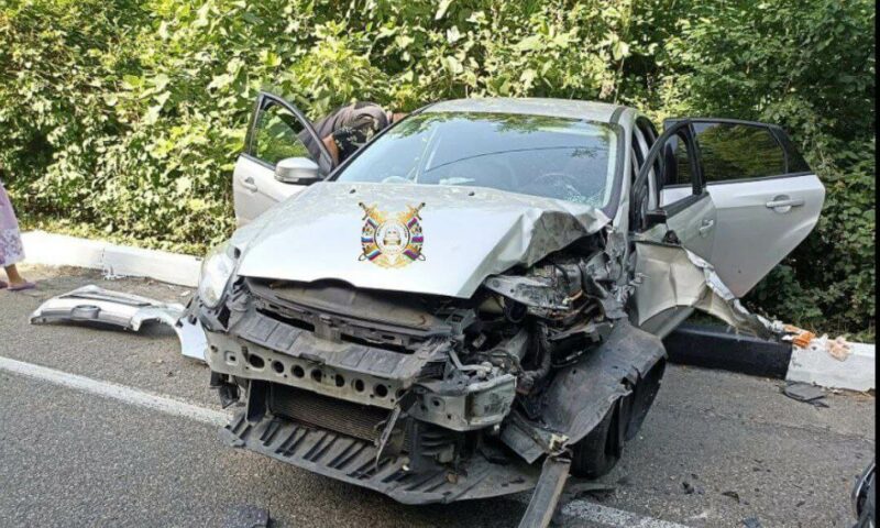 Двое пассажиров иномарки пострадали в ДТП в Сочи из-за уснувшего водителя