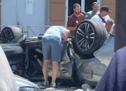 Иномарка выпала с 3 этажа крытой парковки ТРЦ «Галерея» в Краснодаре