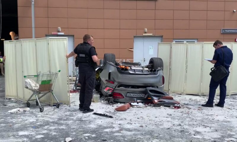 Погибшая при падении BMW в ТРЦ Краснодара женщина могла быть беременна