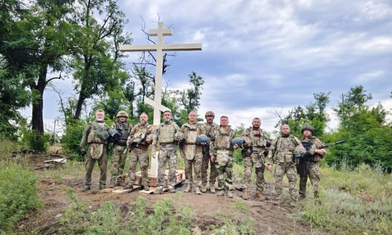 Первый казачий Поклонный крест установили в ДНР