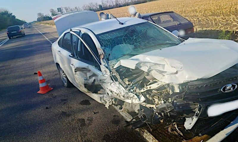 Водитель Lada погиб в лобовом ДТП на Кубани, еще три человека пострадали