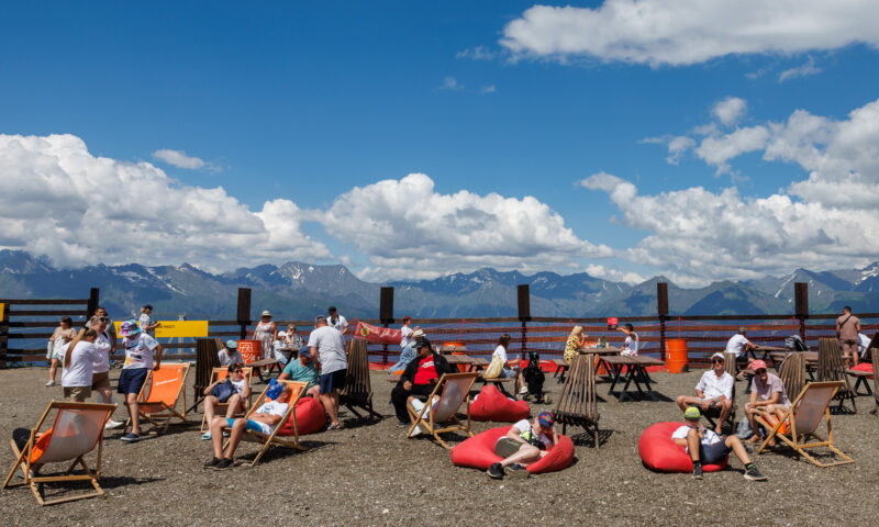 В горах Красной Поляны активно проходит летний туристический сезон. Фоторепортаж