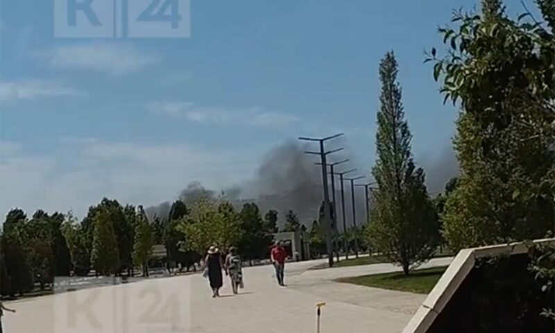 Клубы черного дыма: в парке «Краснодар» произошел сильный пожар