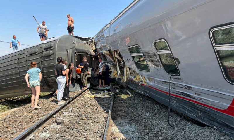 Пассажиров сошедшего с рельсов поезда доставит в Сочи резервный состав