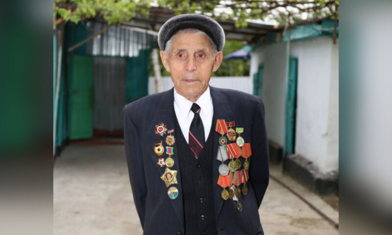 Кондратьев поздравил со 101-летием ветерана Илью Щеглова из Курганинского района