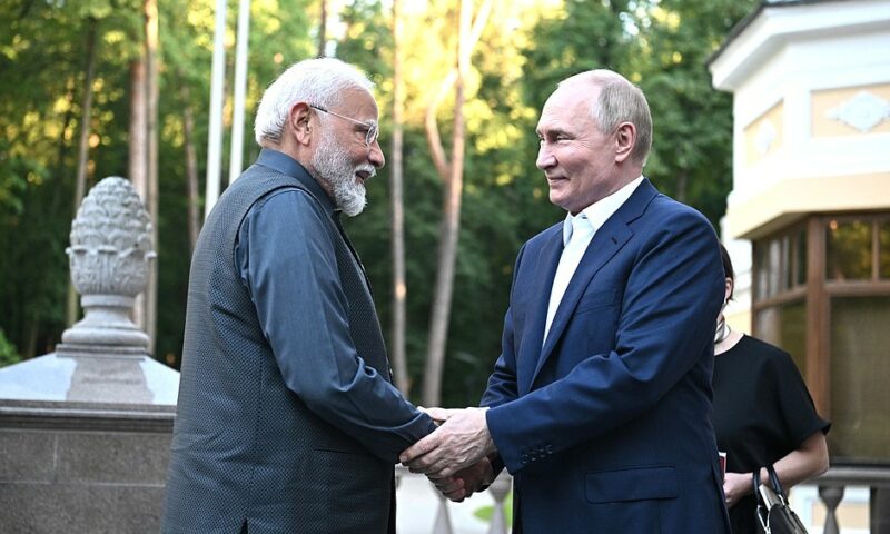 Россия и Индия подписали 15 документов по итогам визита Моди