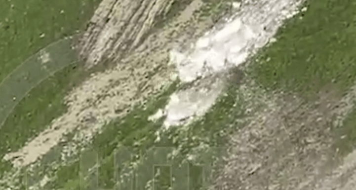 В горах Сочи во время лавины огромная глыба льда сбила девушку, она погибла