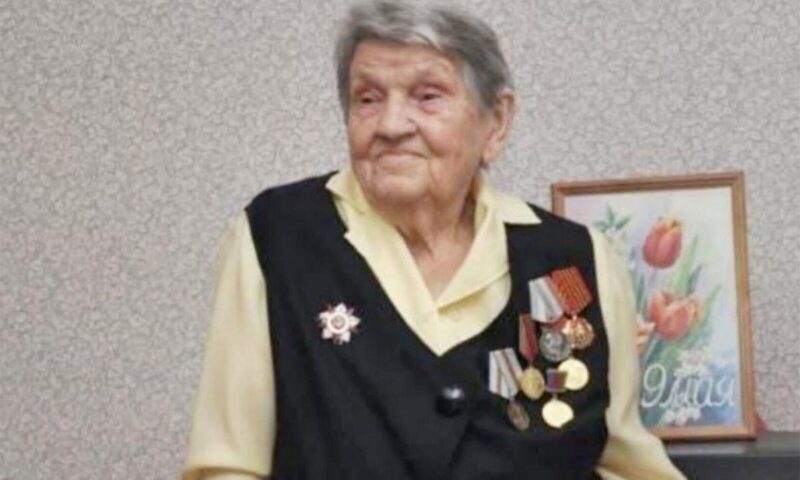 Кондратьев поздравил со 101-летием ветерана из Белореченского района