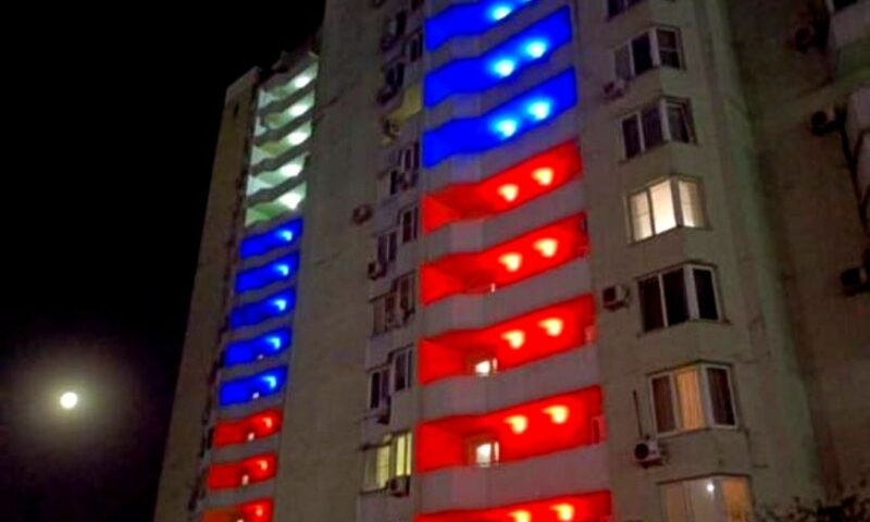 Власти Новороссийска заявили о безопасности патриотической подсветки многоэтажек