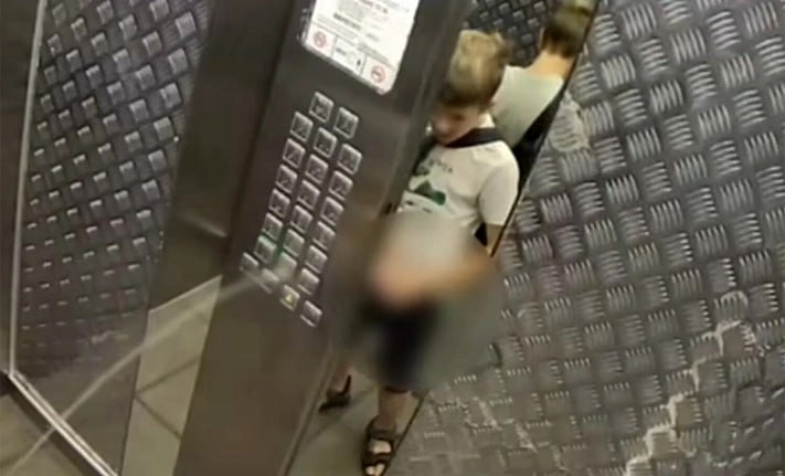 Мальчик помочился на кнопки в лифте многоэтажки в Краснодаре и застрял в нем