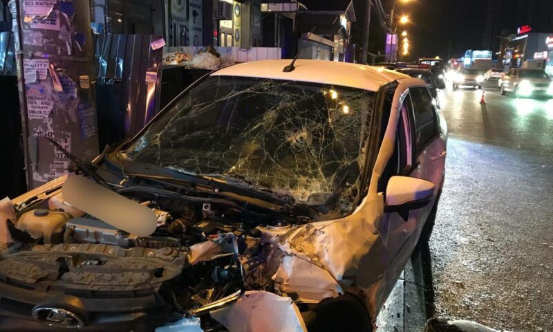 Два водителя пострадали в массовом ДТП с участием большегруза в Краснодаре