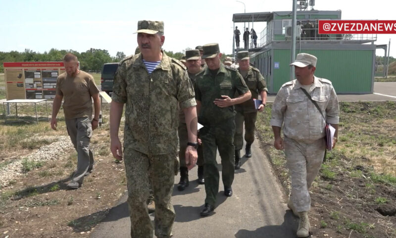 Замминистра обороны РФ Евкуров побывал на военном полигоне в Краснодарском крае