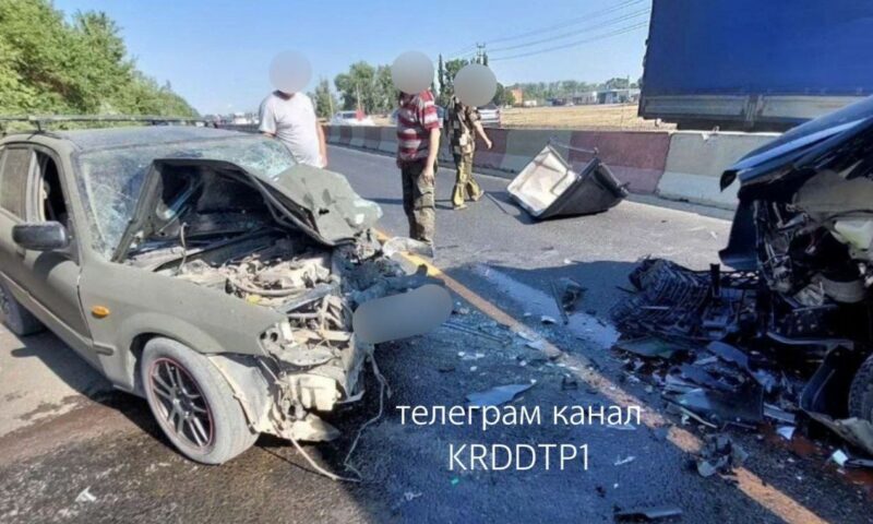 Водитель легковушки пострадал в ДТП с грузовой «Газелью» под Краснодаром