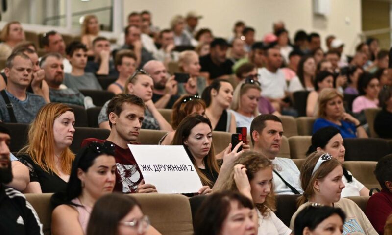 Мэр Краснодара обсудил главные проблемы микрорайона Россинского с его жителями