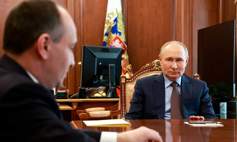 Путин: доход бюджета возрастает, но лишних денег в стране нет