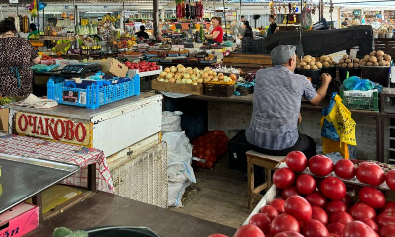 Жена игрока «Краснодара» Смолова впервые побывала на Сенном рынке
