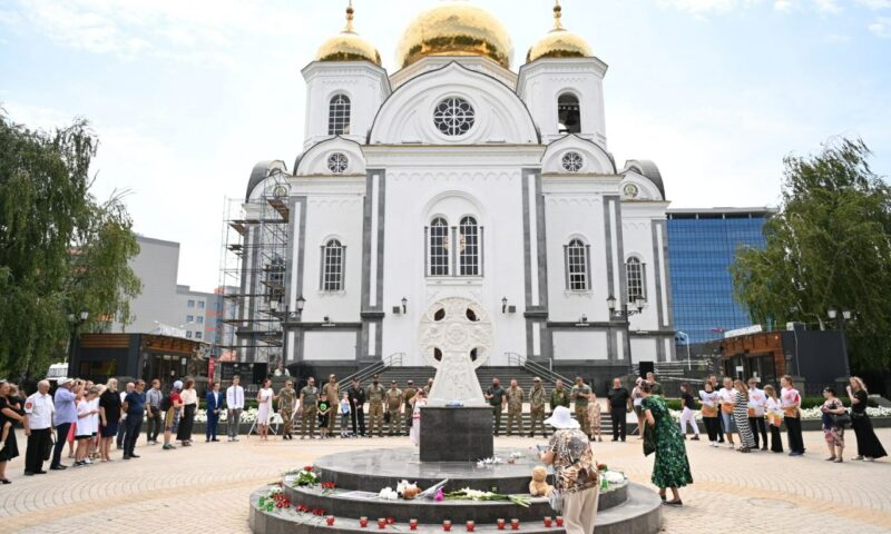 Память погибших на Донбассе детей почтили у Войскового собора в Краснодаре