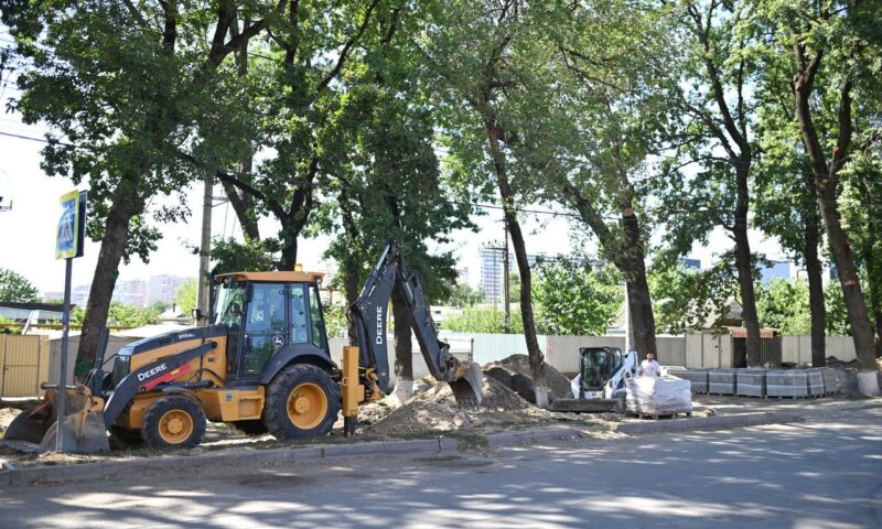 В Краснодаре начали благоустраивать бульвар им. Кирилла Россинского