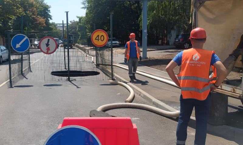 Движение на Рашпилевской ограничили из-за обрушения коллектора в Краснодаре