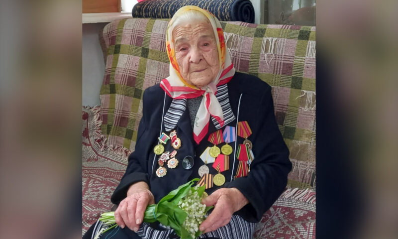 Кондратьев поздравил со 102-летием ветерана войны из Краснодара