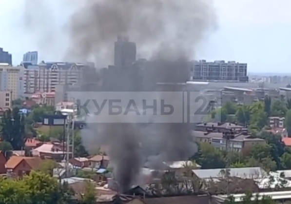 Мусор загорелся на площади 80 кв. метров в центре Краснодара