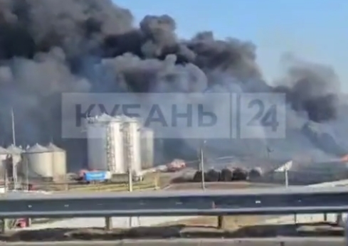 Склад с автопокрышками горит на площади 5 тыс. кв. м в Ростовской области