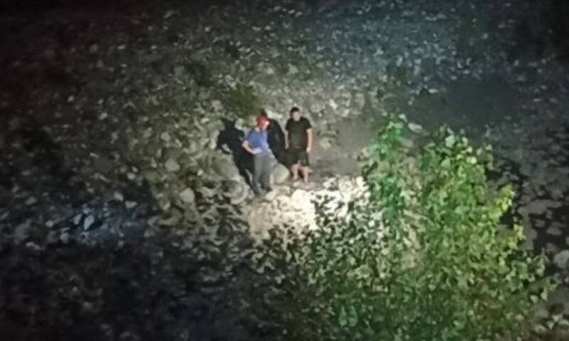 Сбежавшего от родственников туриста нашли спящим на берегу реки в Сочи