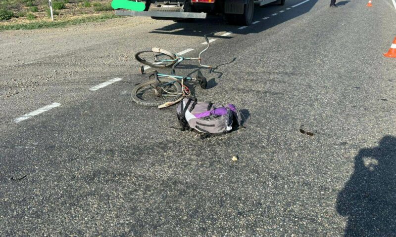 «Газель» насмерть сбила велосипедиста на трассе в Калининском районе