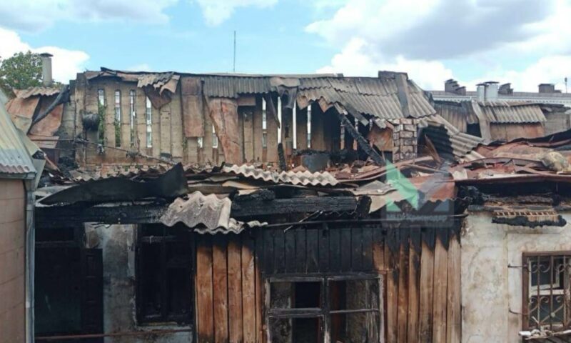 Стена дома на городском «Арбате» может рухнуть после  пожара в центре Краснодара