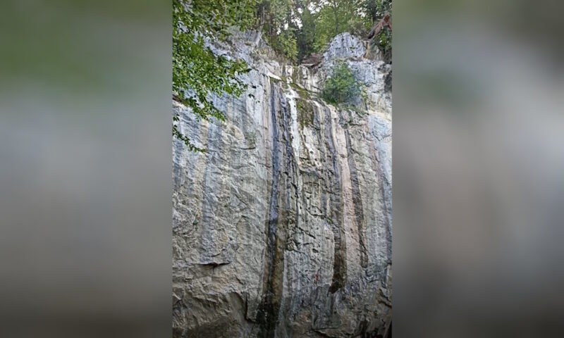 Популярный Капустинский водопад в Мостовском районе пересох из-за сильной жары