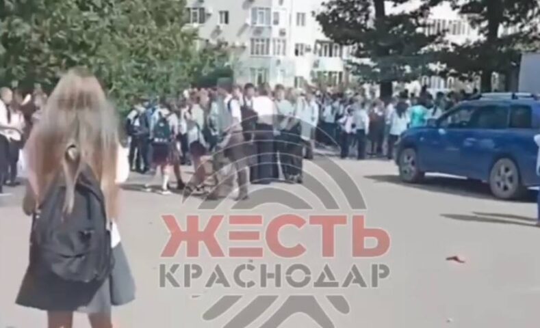 Школу в Анапе эвакуировали из-за драки отца и отчима одного из учеников