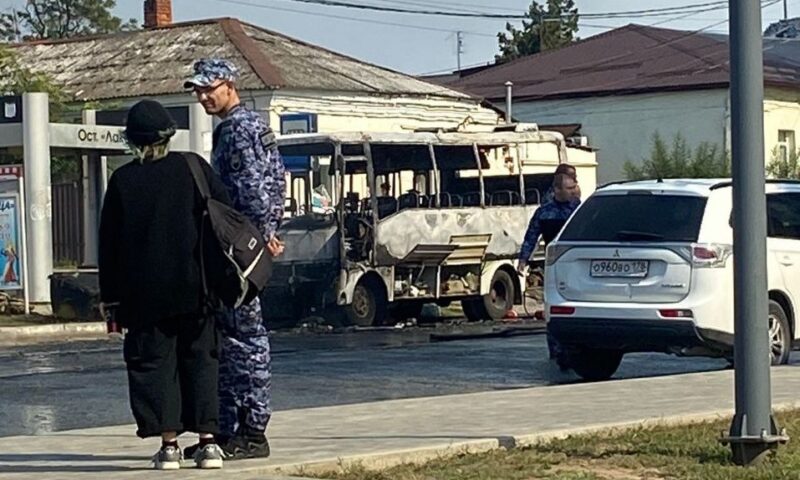 Рейсовый автобус с пассажирами загорелся в Темрюке