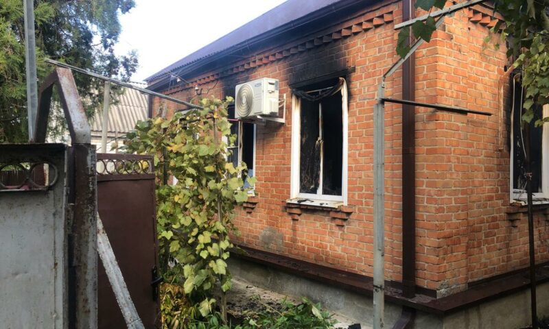 Человек погиб при пожаре в частном доме в Гулькевичском районе