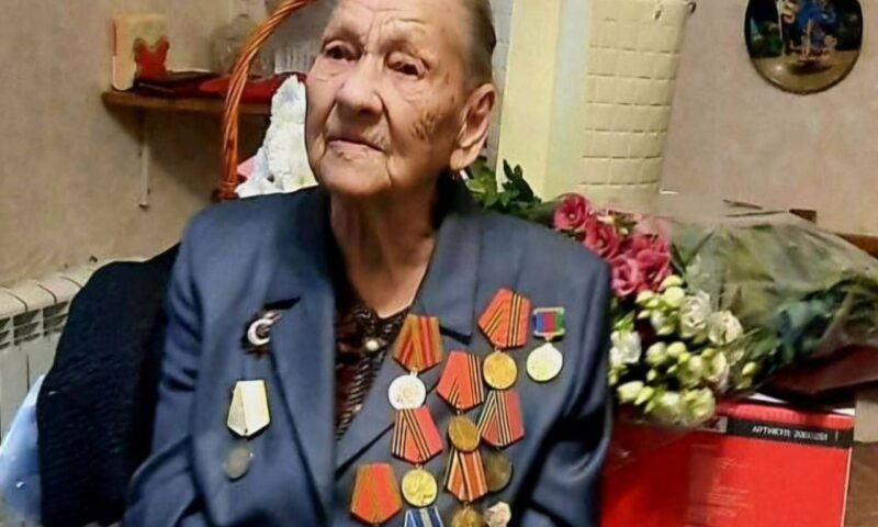 Кондратьев поздравил со 101-летием ветерана из Туапсе