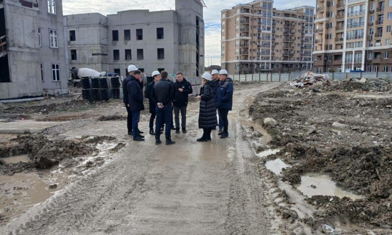 Нестеренко проверил ход строительства соцобъектов в Сочи и Туапсинском районе