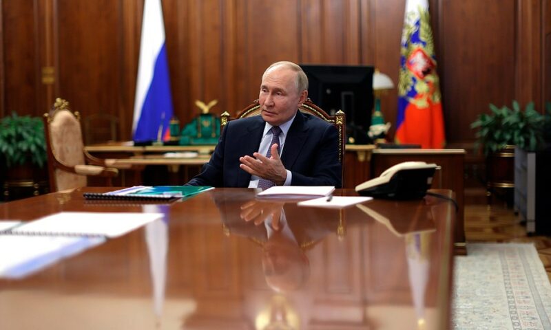 Путин призвал власти регионов не забывать о важных для жизни людей вопросах